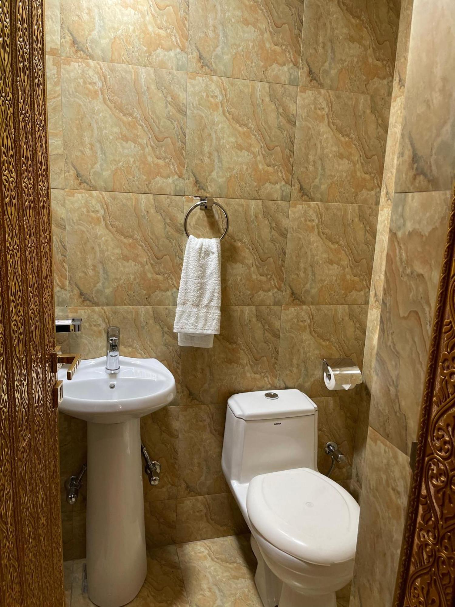 Indus Hotel Hyderabad Eksteriør billede