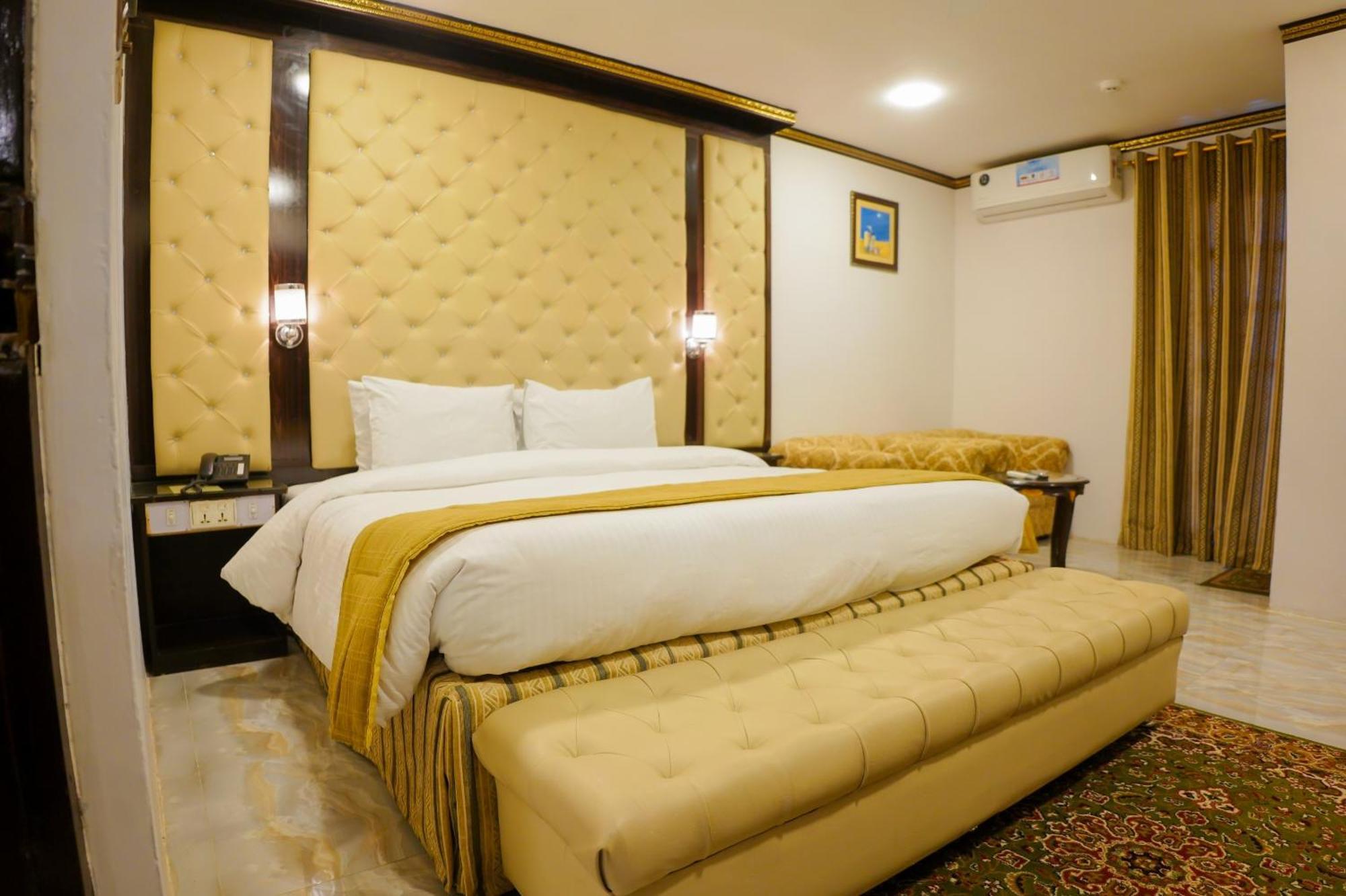 Indus Hotel Hyderabad Eksteriør billede