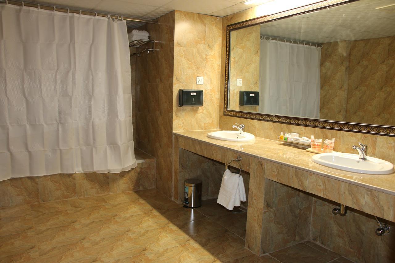 Indus Hotel Hyderabad Eksteriør billede