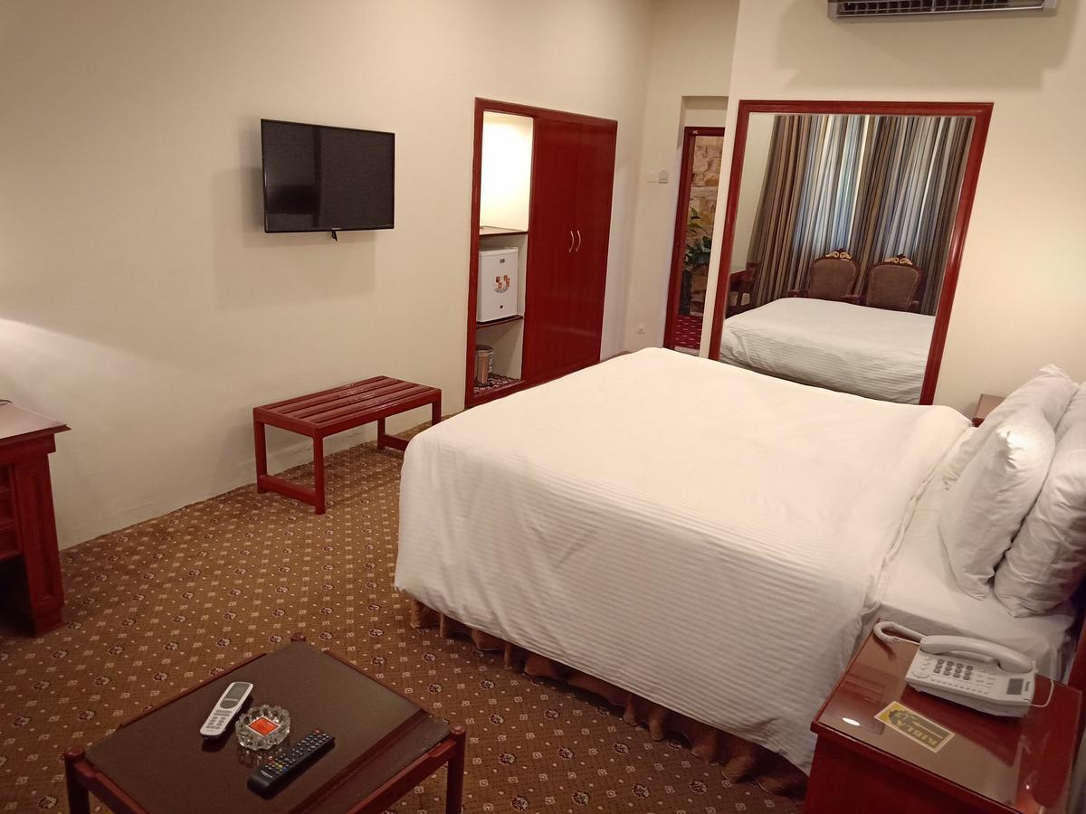 Indus Hotel Hyderabad Eksteriør billede