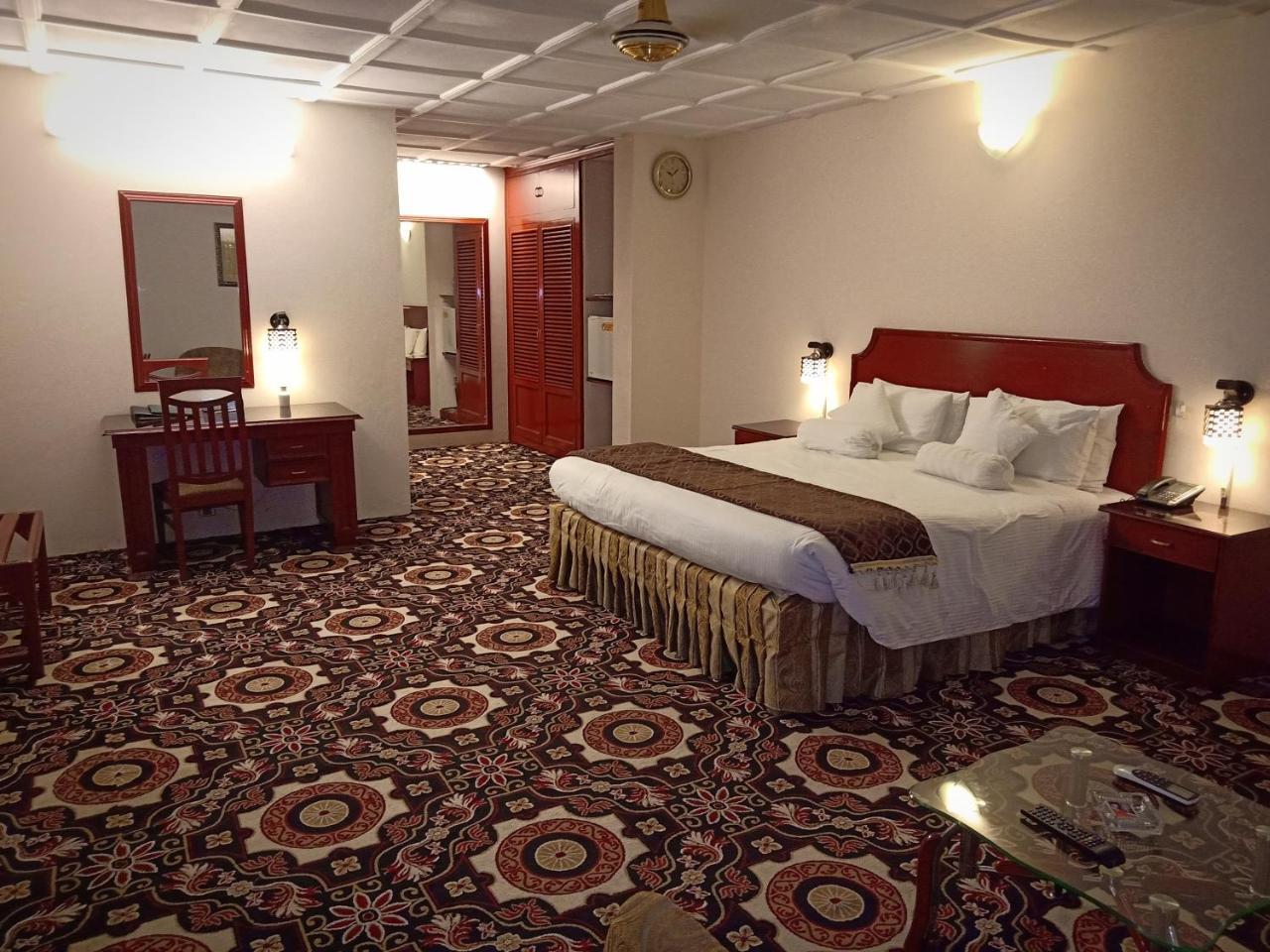 Indus Hotel Hyderabad Eksteriør billede