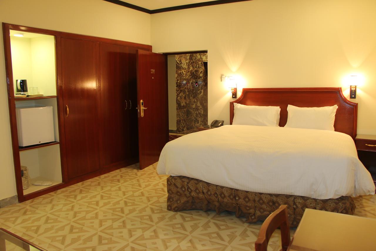 Indus Hotel Hyderabad Eksteriør billede